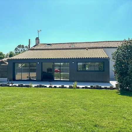 With Between Beaches And Puy Du Fou Tatil Evi
