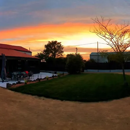 With Between Beaches And Puy Du Fou Tatil Evi *